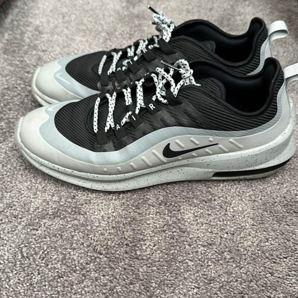Nike Men's Black and Gray Sneakers